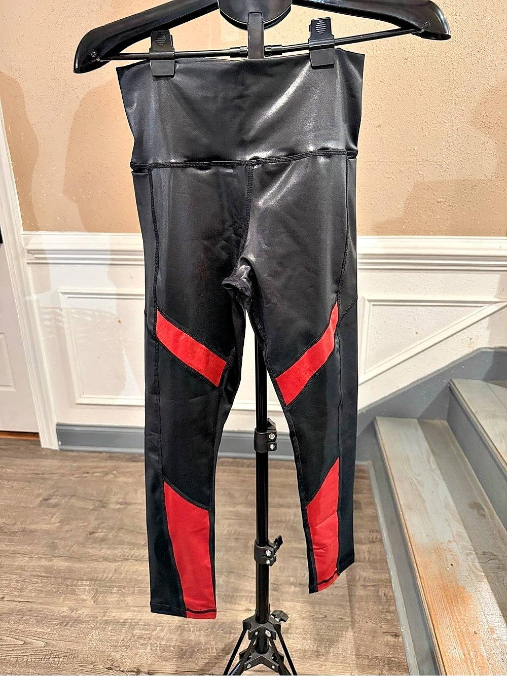 Colombian Guadalupe Black Red Leggings NWT